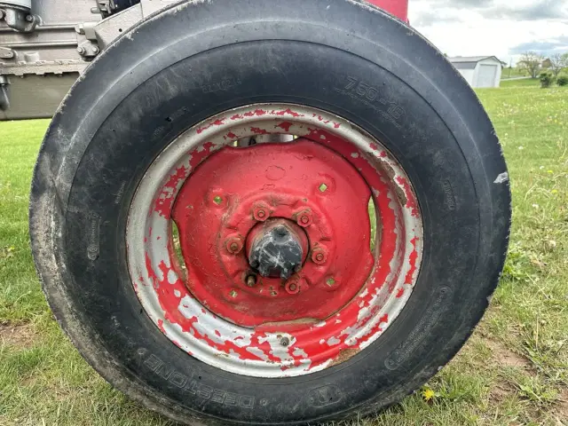 Image of Massey Ferguson 1100 equipment image 4