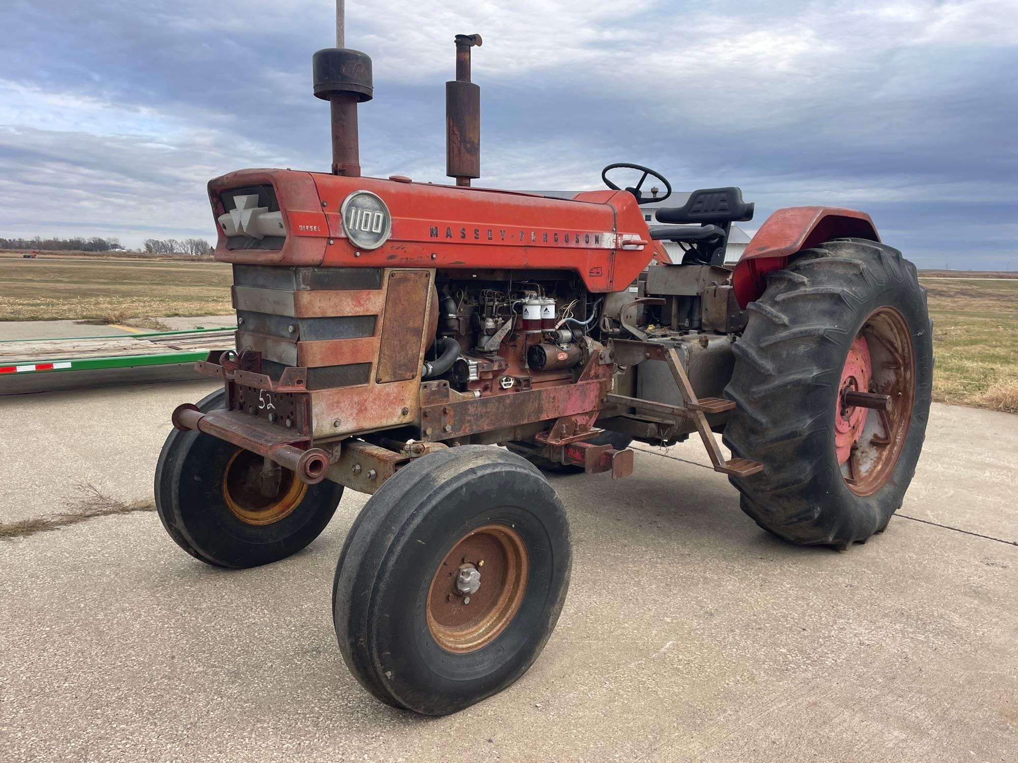 Massey Ferguson 1100 Equipment Image0