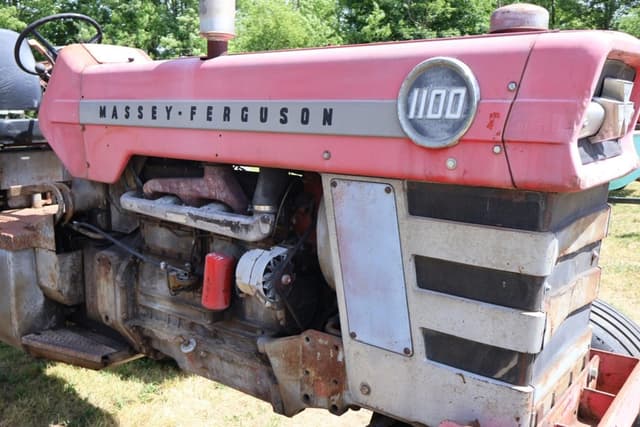 Image of Massey Ferguson 1100 equipment image 2