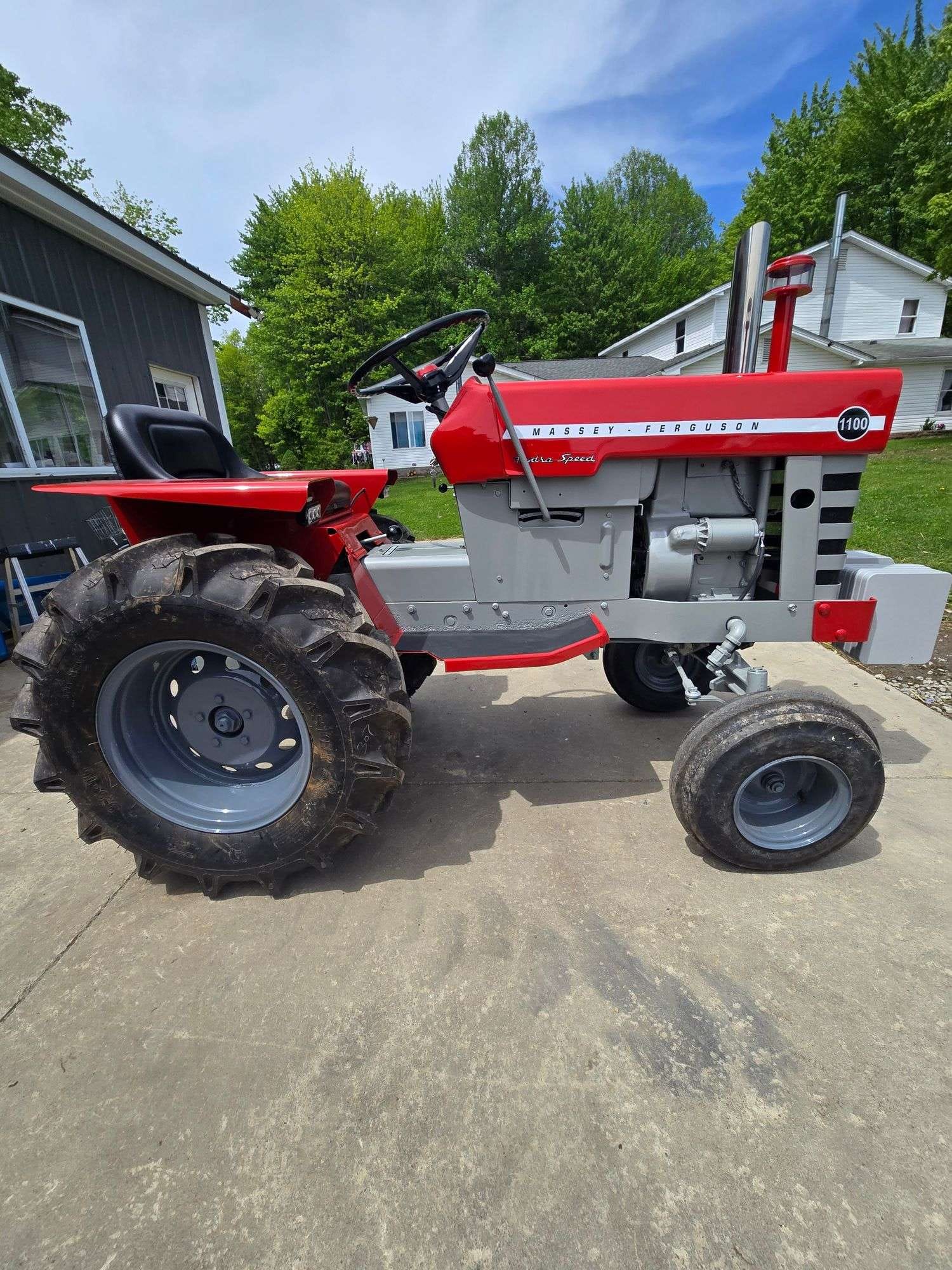 Massey Ferguson 1100 Equipment Image0