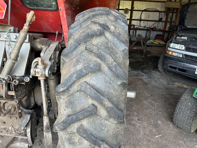 Image of Massey Ferguson 1105 equipment image 2