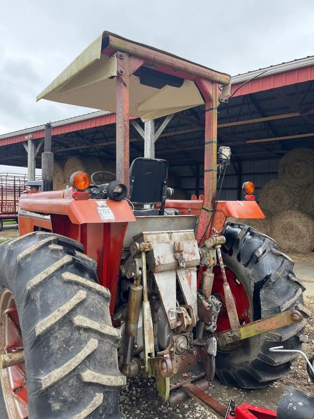 Image of Massey Ferguson 1105 equipment image 4