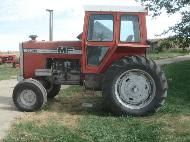 Image of Massey Ferguson 1135 equipment image 2