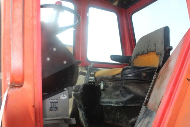 Image of Massey Ferguson 1135 equipment image 2