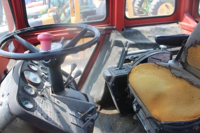 Image of Massey Ferguson 1135 equipment image 4