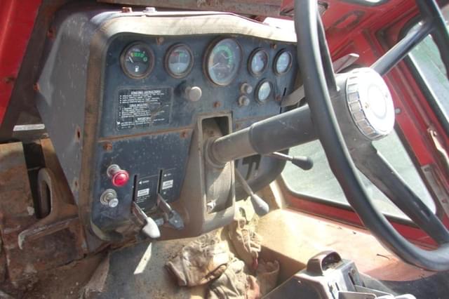 Image of Massey Ferguson 1135 equipment image 4