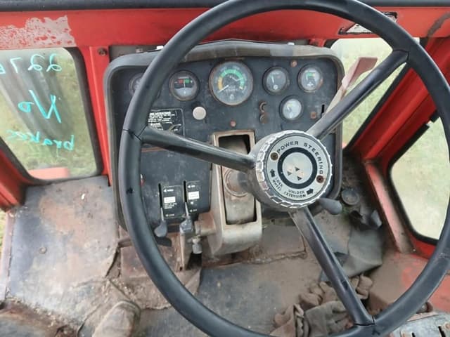 Image of Massey Ferguson 1135 equipment image 3