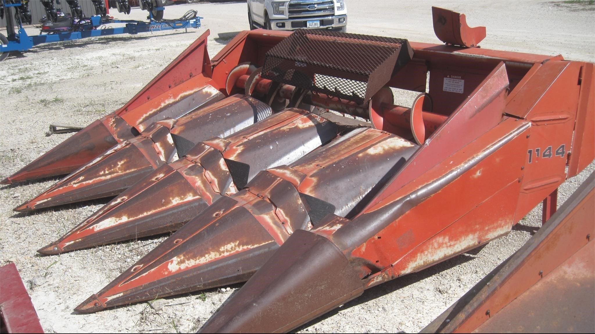 Massey Ferguson 1144 Equipment Image0