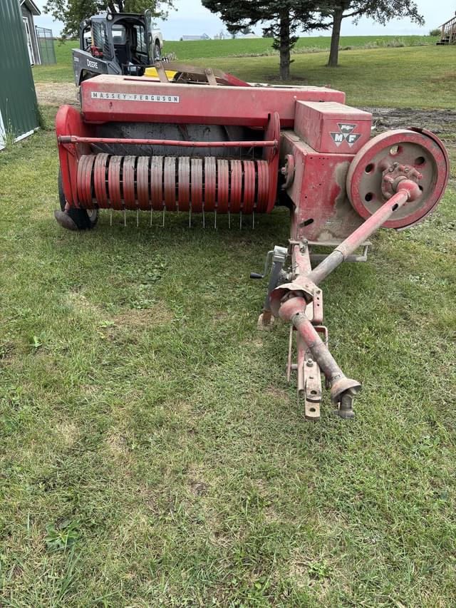 Image of Massey Ferguson 12 equipment image 3