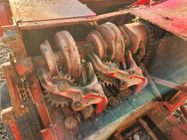 Image of Massey Ferguson 12 equipment image 3