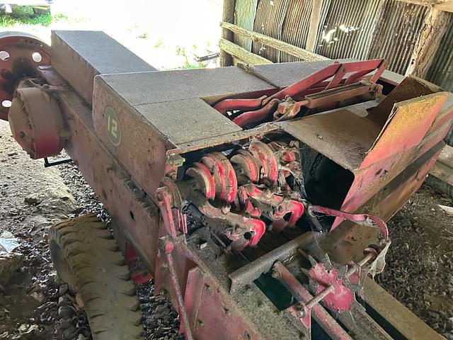 Image of Massey Ferguson 12 equipment image 3