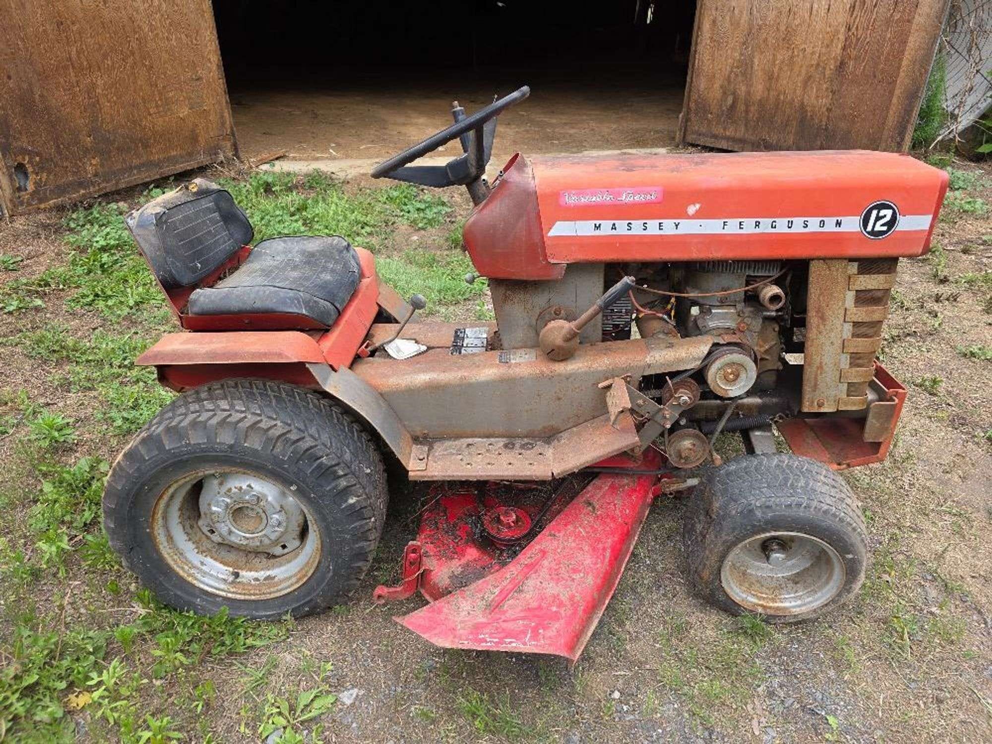 1973 Massey Ferguson 12 Equipment Image0
