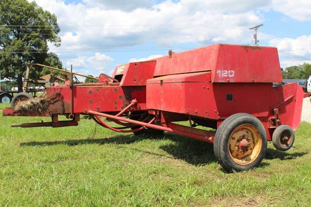Image of Massey Ferguson 120 equipment image 2