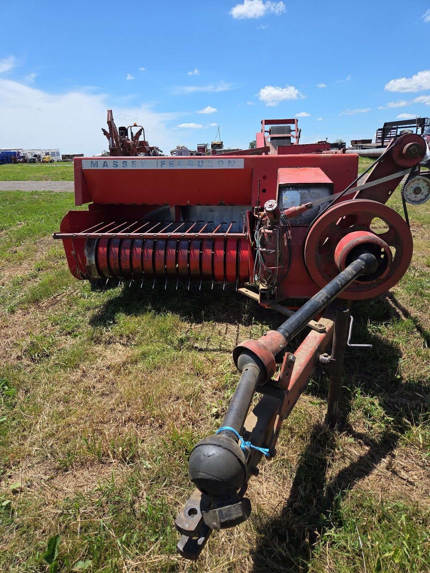 Massey Ferguson 22 Equipment Image0