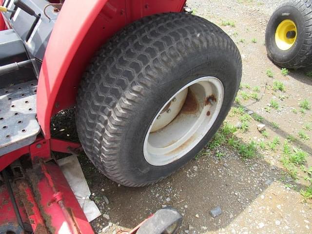 Image of Massey Ferguson 1215 equipment image 4