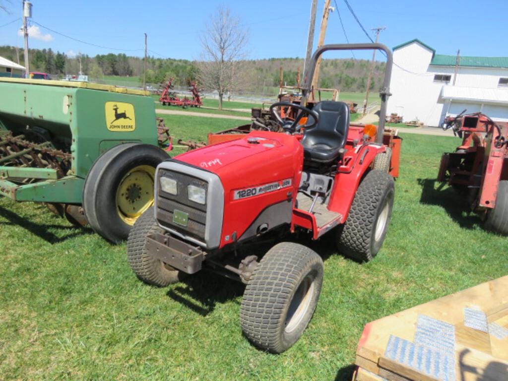 Main image Massey Ferguson 1220