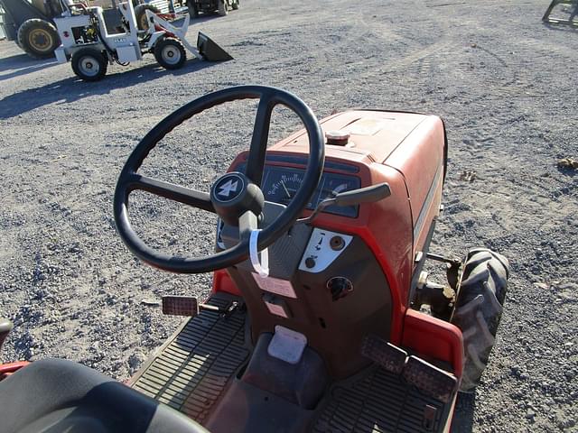 Image of Massey Ferguson 1220 equipment image 3