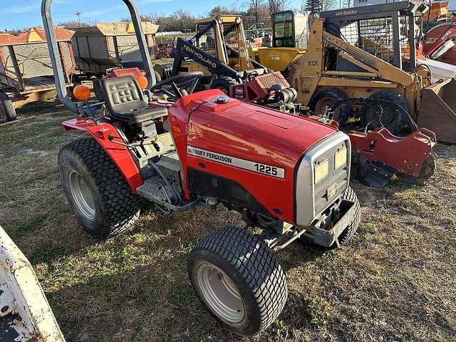 Image of Massey Ferguson 1225 equipment image 2