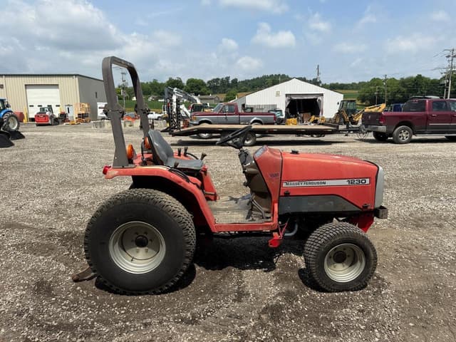 Image of Massey Ferguson 1230 equipment image 4