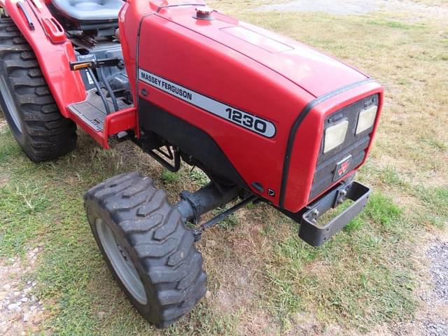 Image of Massey Ferguson 1230 equipment image 4