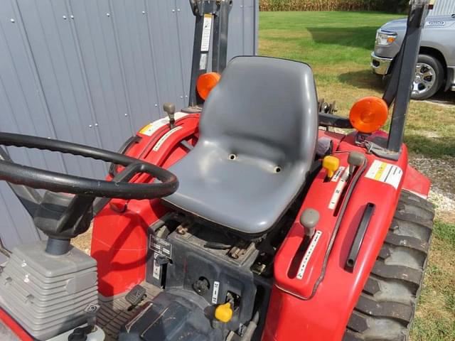 Image of Massey Ferguson 1230 equipment image 2