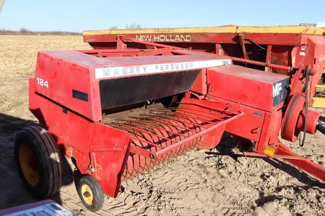 Image of Massey Ferguson 124 equipment image 3