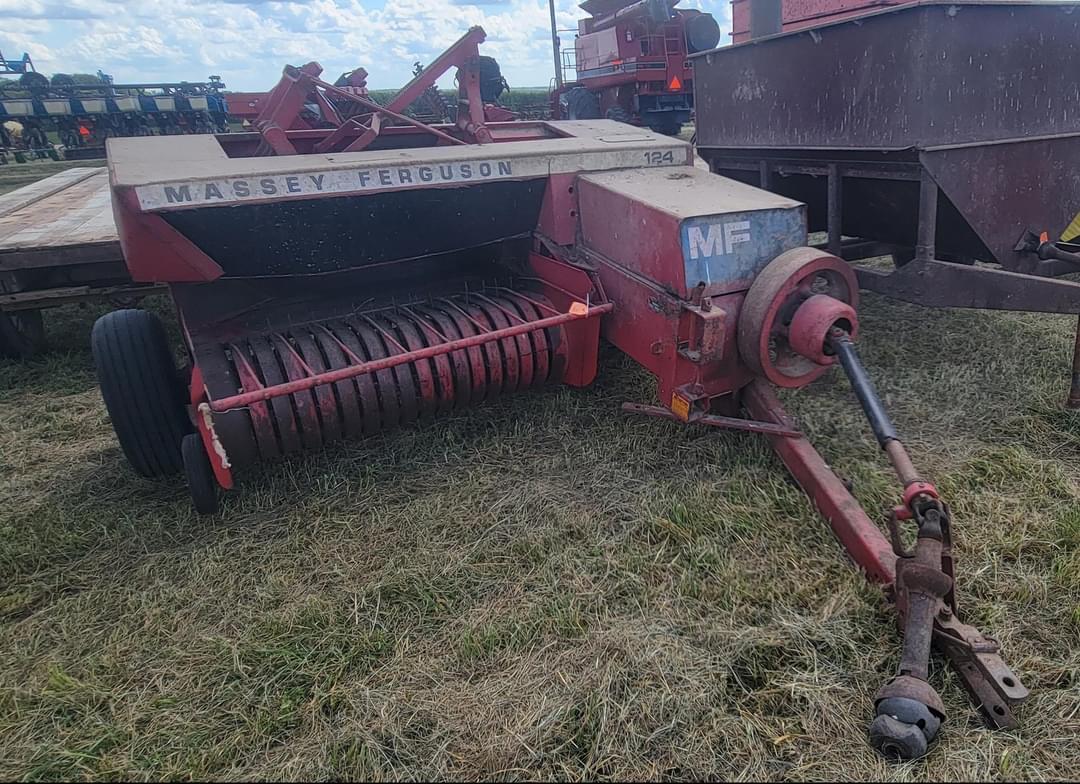 Image of Massey Ferguson 124 Image 1