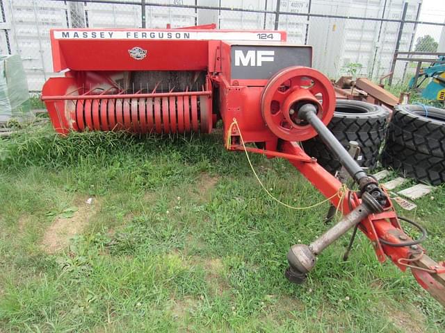 Image of Massey Ferguson 124 equipment image 1