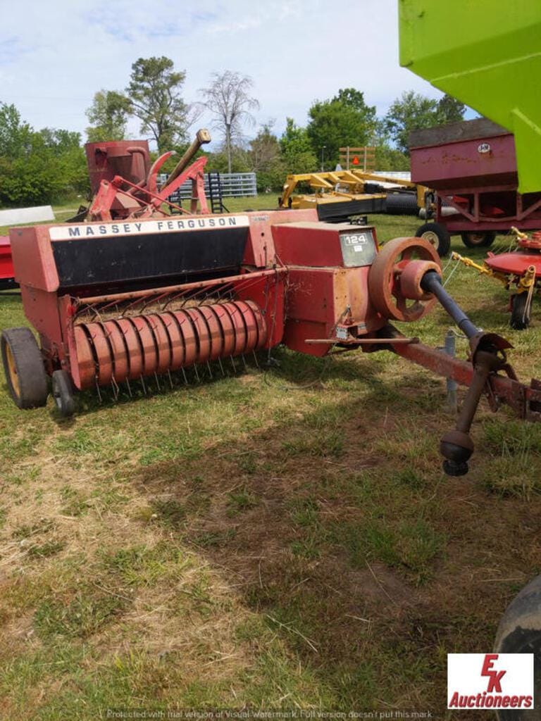 Main image Massey Ferguson 124