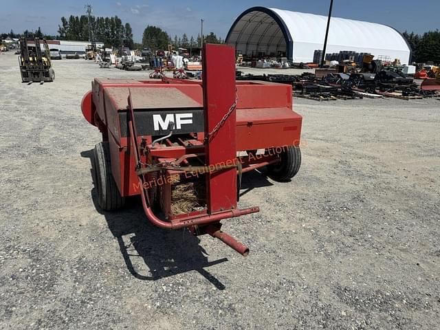 Image of Massey Ferguson 124 equipment image 4