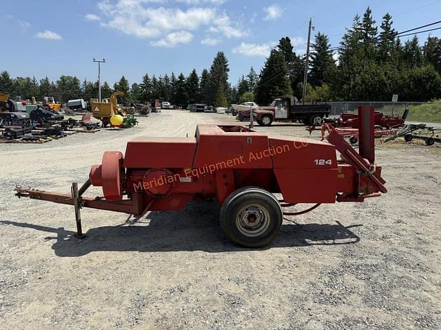 Image of Massey Ferguson 124 equipment image 2