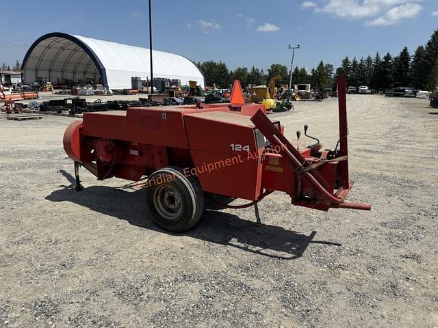 Image of Massey Ferguson 124 equipment image 3