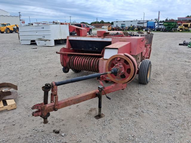 Image of Massey Ferguson 124 equipment image 3