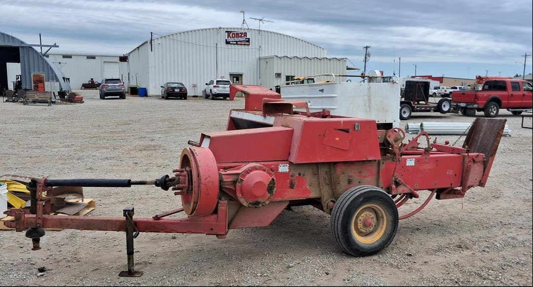 Image of Massey Ferguson 124 Primary image