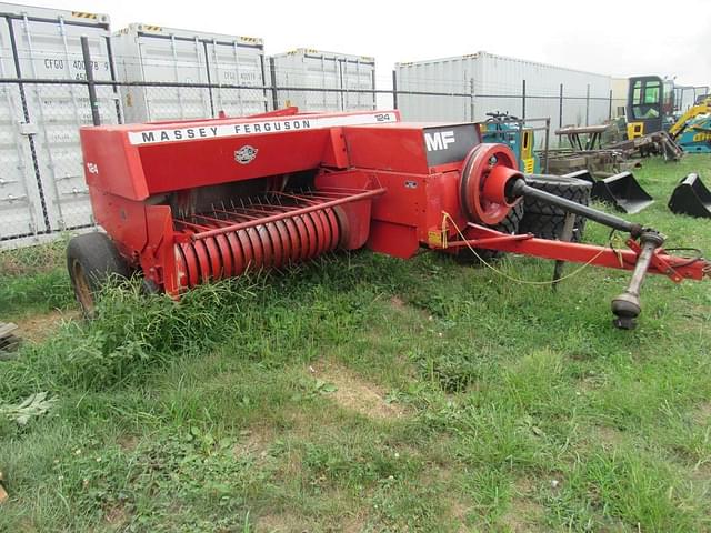 Image of Massey Ferguson 124 equipment image 2