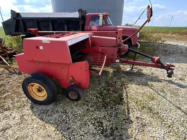 Image of Massey Ferguson 124 equipment image 4