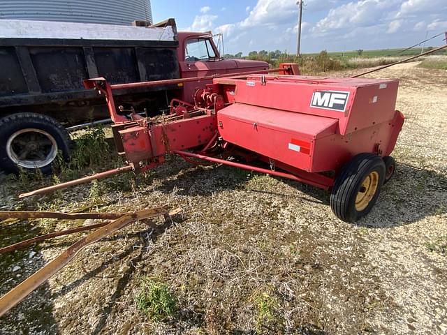 Image of Massey Ferguson 124 equipment image 3