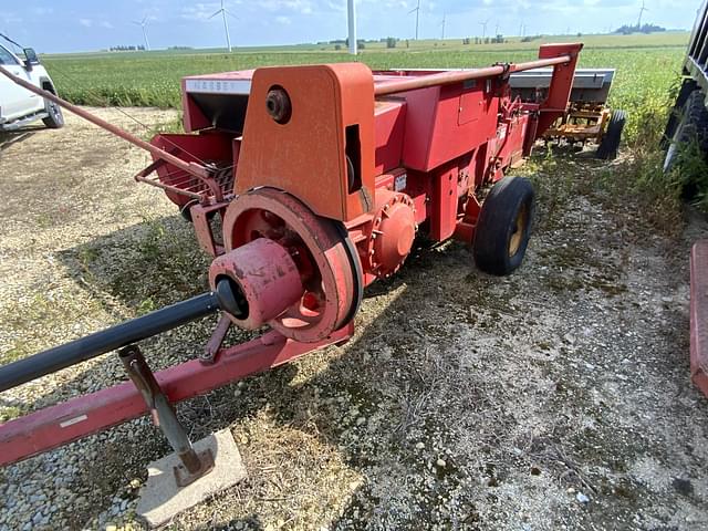 Image of Massey Ferguson 124 equipment image 1