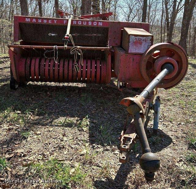 Image of Massey Ferguson 124 equipment image 1