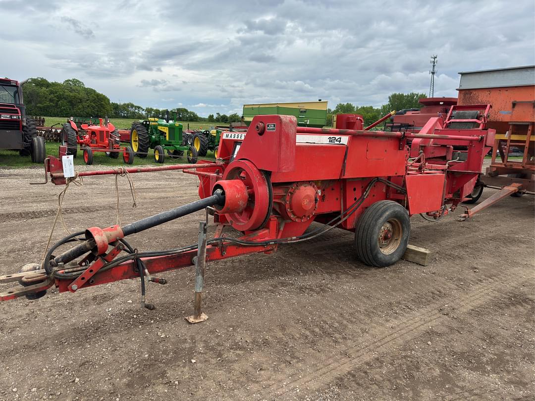 Image of Massey Ferguson 124 Primary image
