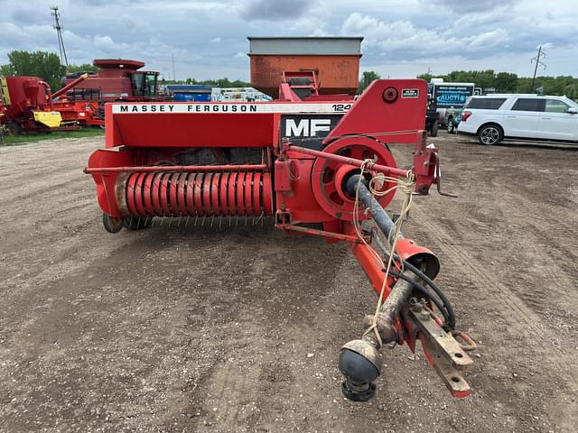 Image of Massey Ferguson 124 equipment image 1