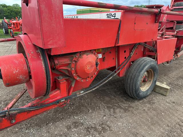 Image of Massey Ferguson 124 equipment image 3
