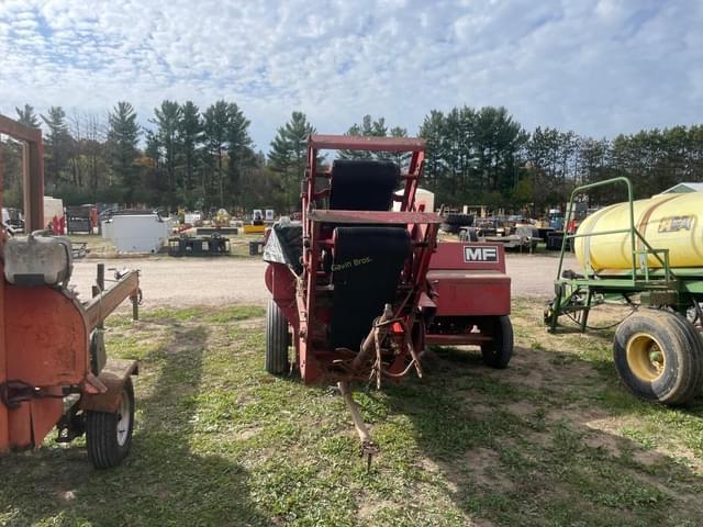 Image of Massey Ferguson 124 equipment image 4