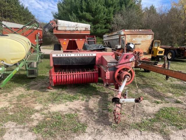 Image of Massey Ferguson 124 equipment image 1