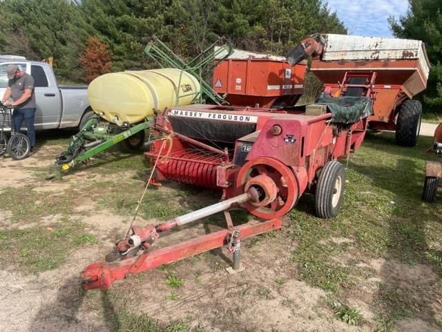 Image of Massey Ferguson 124 equipment image 2