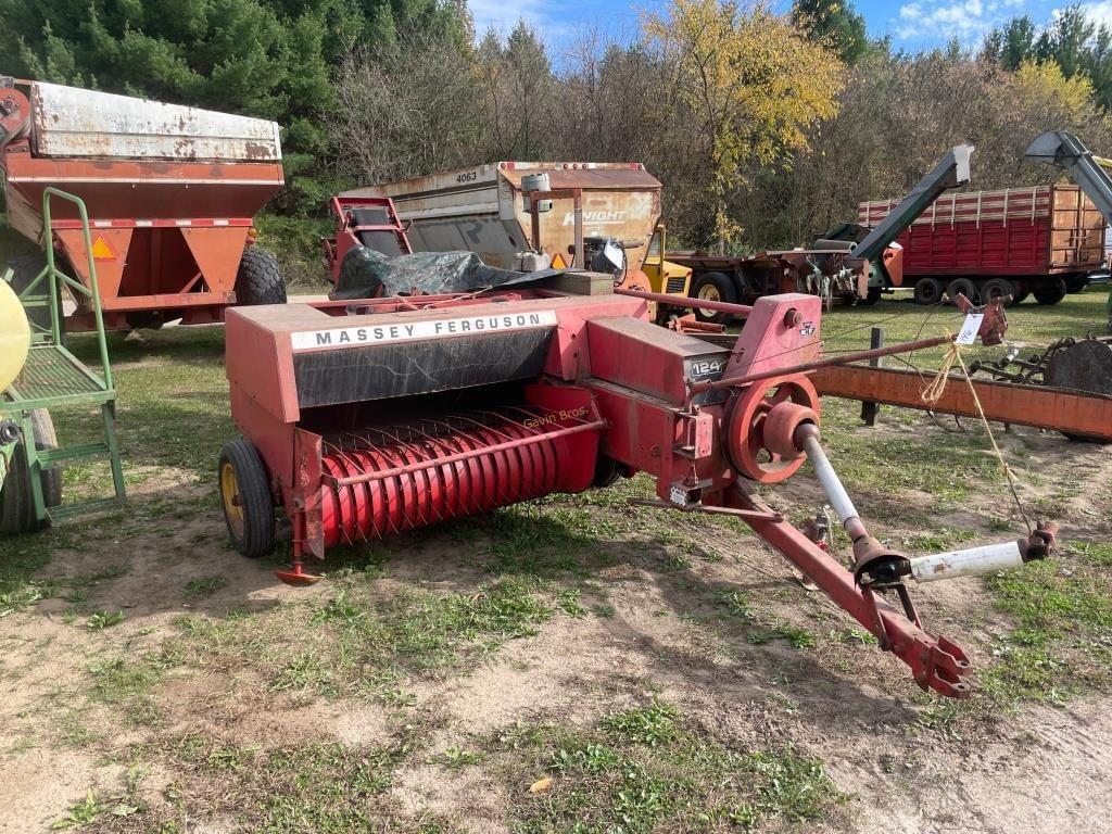 Image of Massey Ferguson 124 Primary image