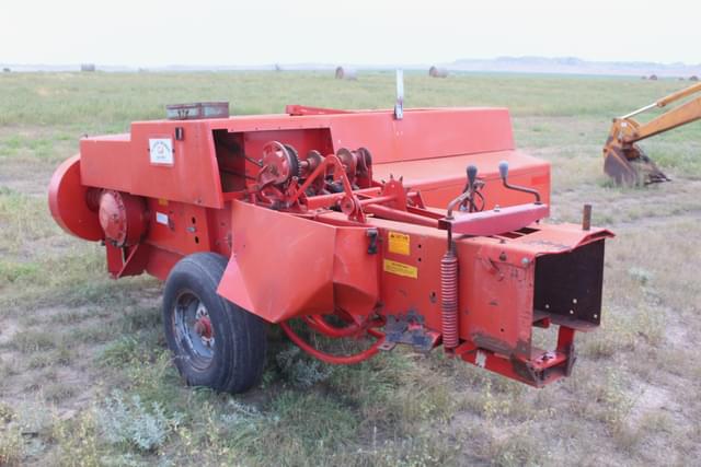 Image of Massey Ferguson 124 equipment image 4