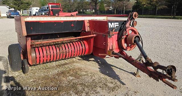 Image of Massey Ferguson 124 equipment image 2