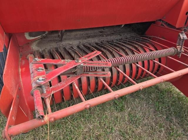 Image of Massey Ferguson 124 equipment image 1