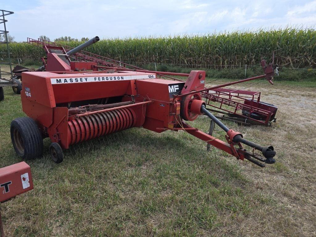 Image of Massey Ferguson 124 Primary image